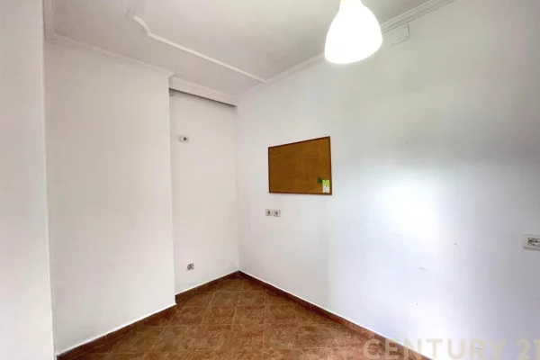 APARTAMENT 5+2+2 PER QIRA TEK ISH-EKSPOZITA!