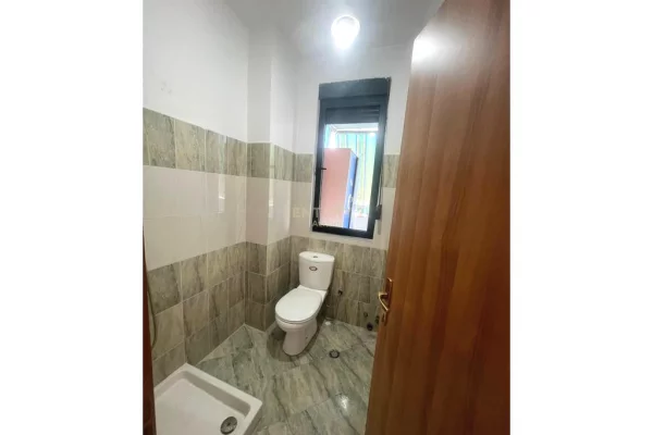 JAPIM ME QIRA APARTAMENT 3+1+2 TEK MINISTRIA E JASHTME !