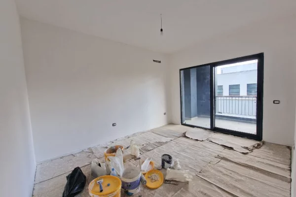 Ambient biznesi me qera 3+1 ne Tirane - 1,280 Euro