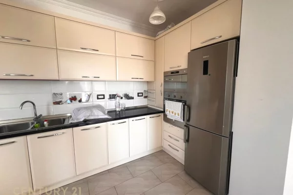 Shtepi me qera 2+1 ne Tirane - 1,300 Euro