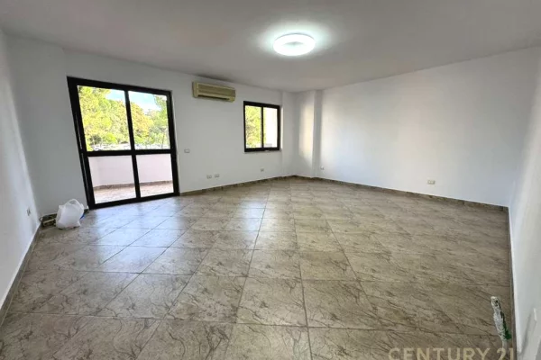 Business Property for Rent 3+1 in Tirana - 1,000 Euro