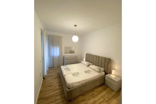Shtepi me qera 2+1 ne Tirane - 570 Euro