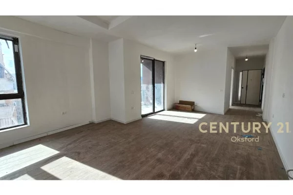 Business Property for Rent 3+1 in Tirana - 1,000 Euro