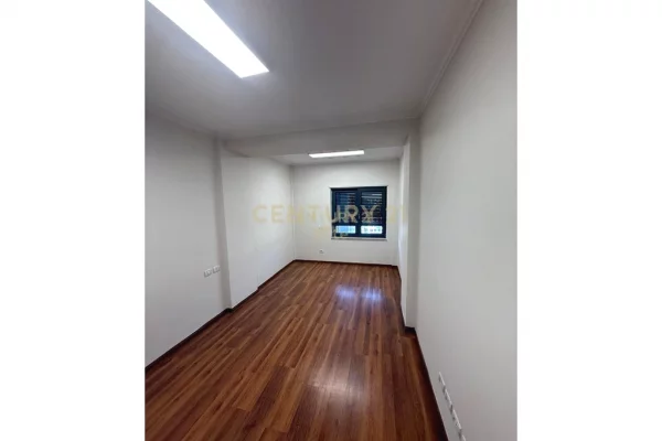 Business Property for Rent 3+1 in Tirana - 1,600 Euro