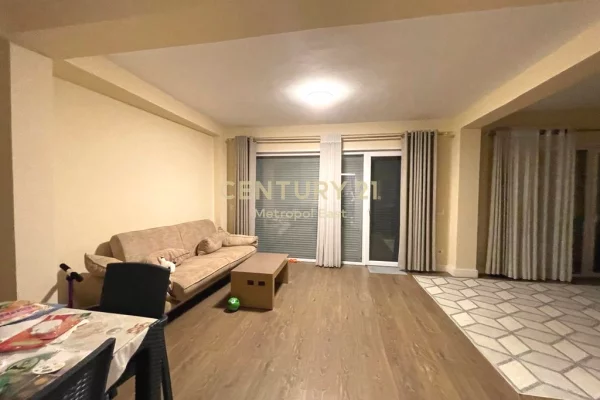 Shtepi me qera 2+1 ne Tirane - 2,500 Euro
