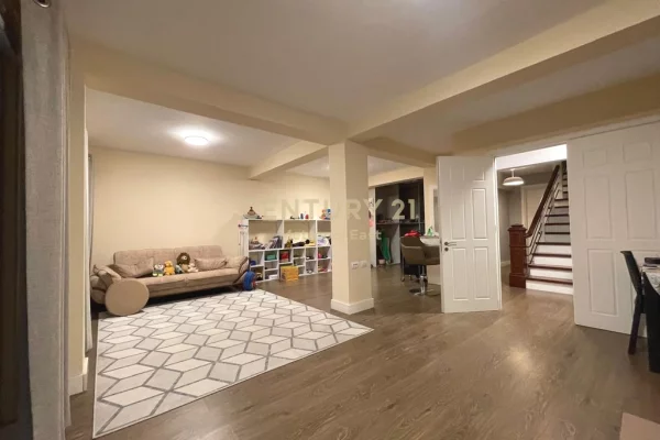 Shtepi me qera 2+1 ne Tirane - 2,500 Euro