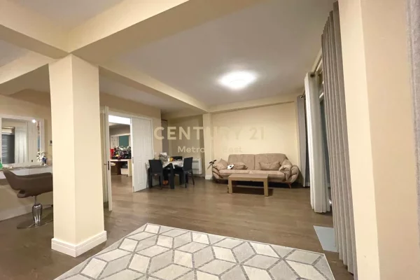 Shtepi me qera 2+1 ne Tirane - 2,500 Euro