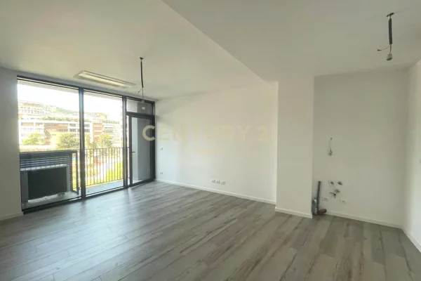 Business Property for Rent 3+1 in Tirana - 1,200 Euro