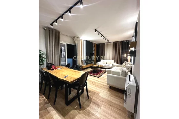 Shtepi me qera 2+1 ne Tirane - 1,100 Euro