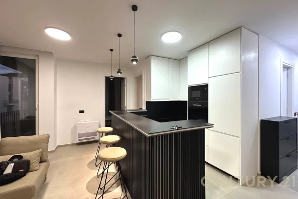 Shtepi me qera 2+1 ne Tirane - 1,350 Euro