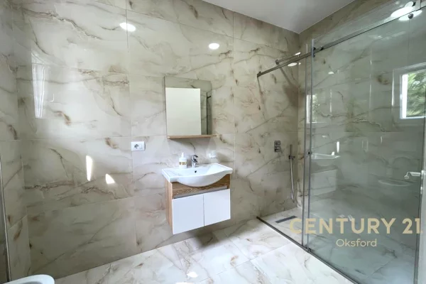 Shtepi me qera Apartament ne Tirane, 2+1, Mobilimi E mobiluar, Pagesa 950  Euro.