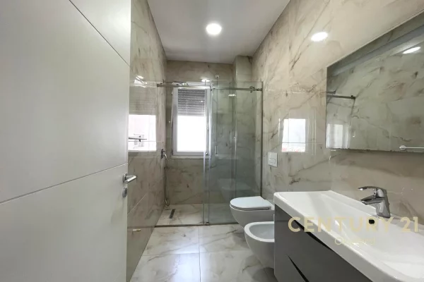 Shtepi me qera Apartament ne Tirane, 2+1, Mobilimi E mobiluar, Pagesa 950  Euro.