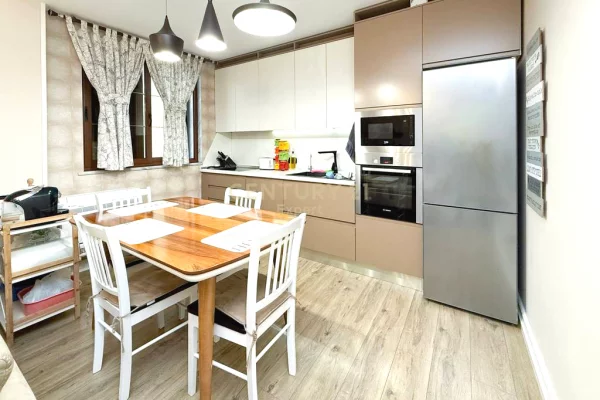 Business Property for Rent 5+1 in Tirana - 6,000 Euro