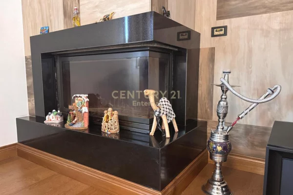 Shtepi me qera Penthose(kati i fundit panoramik) ne Tirane, 2+1, Mobilimi E mobiluar, Pagesa 2,000  Euro.