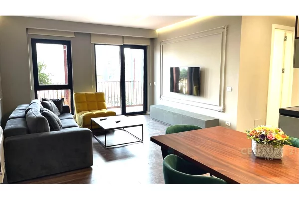 Shtepi me qera Apartament ne Tirane, 3+1, Mobilimi E mobiluar, Pagesa 2,000  Euro.