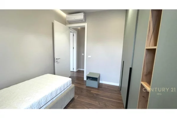 Shtepi me qera Apartament ne Tirane, 3+1, Mobilimi E mobiluar, Pagesa 2,000  Euro.