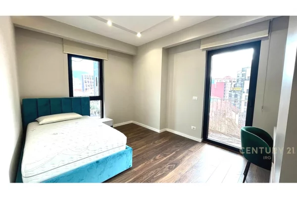 Shtepi me qera Apartament ne Tirane, 3+1, Mobilimi E mobiluar, Pagesa 2,000  Euro.