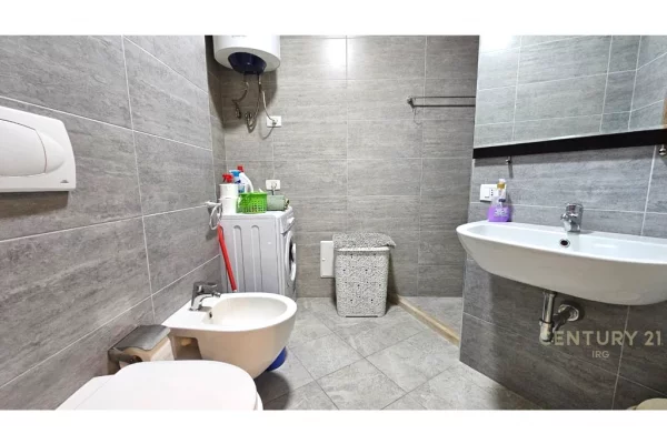Shtepi me qera Apartament ne Tirane, 2+1, Mobilimi E mobiluar, Pagesa 750  Euro.