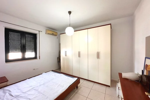 Shtepi ne shitje Apartament ne Tirane, 2+1, Mobilimi E mobiluar, Pagesa 310,000  Euro.