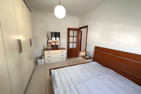 Shtepi ne shitje Apartament ne Tirane, 2+1, Mobilimi E mobiluar, Pagesa 310,000  Euro.
