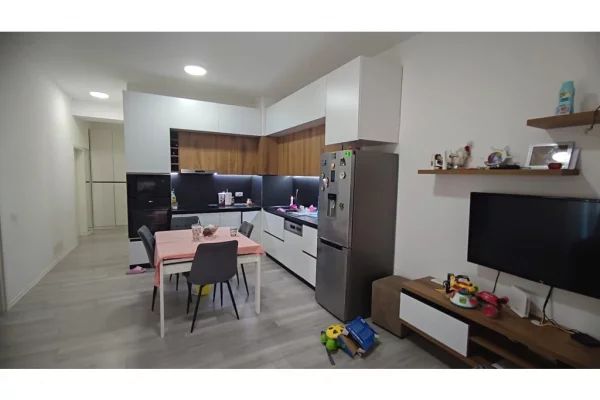 Shtepi ne shitje Apartament ne Tirane, 2+1, Mobilimi E mobiluar, Pagesa 170,000  Euro.