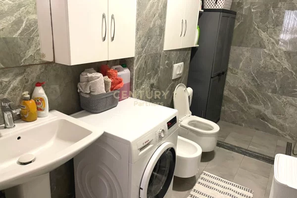 Shtepi ne shitje Apartament ne Tirane, 2+1, Mobilimi E mobiluar, Pagesa 168,000  Euro.