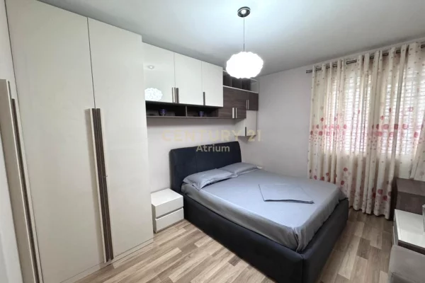 Shtepi me qera Apartament ne Tirane, 2+1, Mobilimi E mobiluar, Pagesa 1,000  Euro.