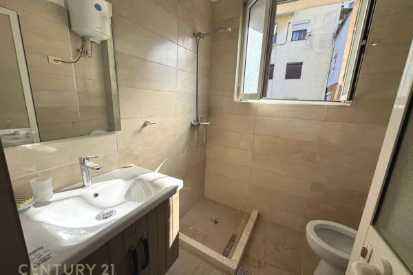 Shtepi ne shitje Apartament ne Tirane, 2+1, Mobilimi Bosh, pa mobiluar, Pagesa 155,000  Euro.