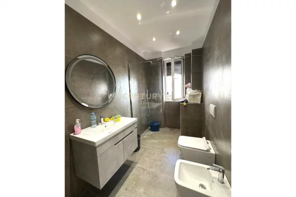 Business Property for Rent 3+1 in Tirana - 650 Euro