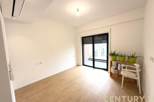 Business Property for Rent 3+1 in Tirana - 1,500 Euro