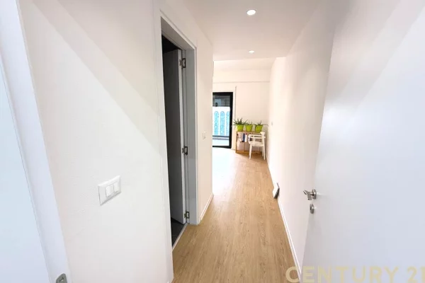 Business Property for Rent 3+1 in Tirana - 1,500 Euro