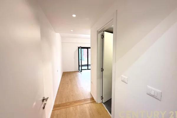 Studio+Zyra 3+3 Me Qira ne Rrugen e Kavajes!