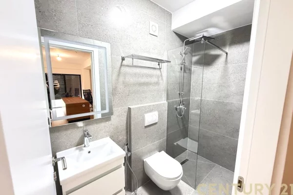 Studio+Zyra 3+3 Me Qira ne Rrugen e Kavajes!