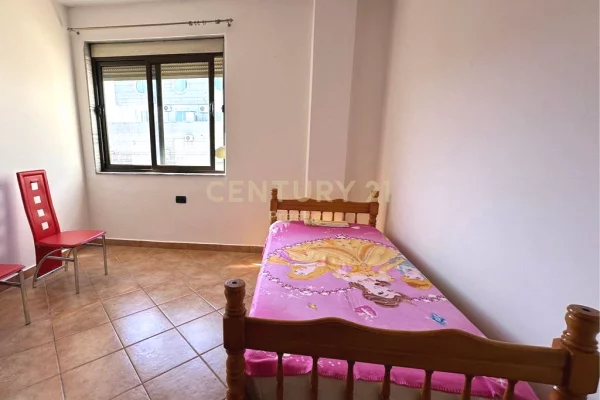 Shtepi me qera Apartament ne Tirane, 2+1, Mobilimi E mobiluar, Pagesa 700  Euro.
