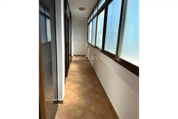 Shtepi me qera Apartament ne Tirane, 2+1, Mobilimi E mobiluar, Pagesa 700  Euro.