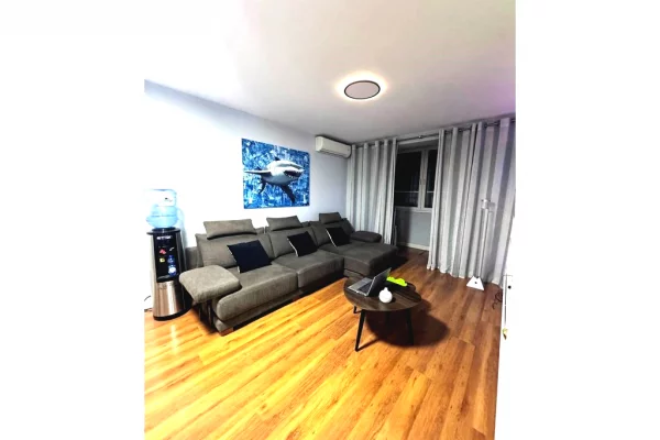 Shtepi me qera Apartament ne Tirane, 2+1, Mobilimi E mobiluar, Pagesa 900  Euro.