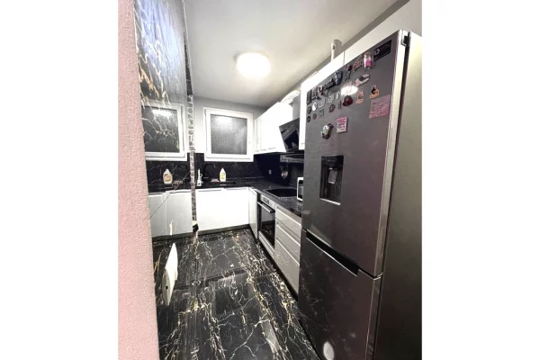 Shtepi me qera Apartament ne Tirane, 2+1, Mobilimi E mobiluar, Pagesa 900  Euro.