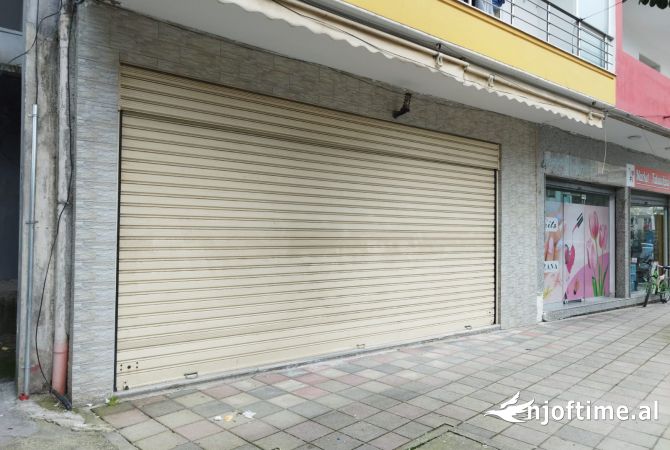 Ambient biznesi me qera 2+1 ne Fier - 320 Euro