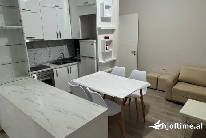 Shtepi me qera Apartament ne Tirane, 3+1, Mobilimi E mobiluar, Pagesa 550  Euro.