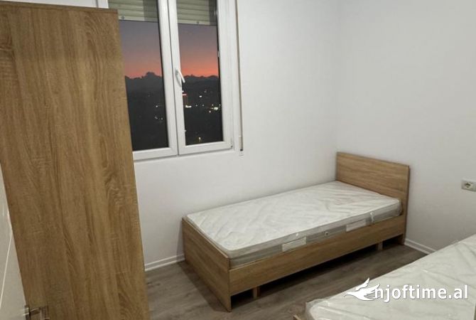 Shtepi me qera Apartament ne Tirane, 3+1, Mobilimi E mobiluar, Pagesa 550  Euro.