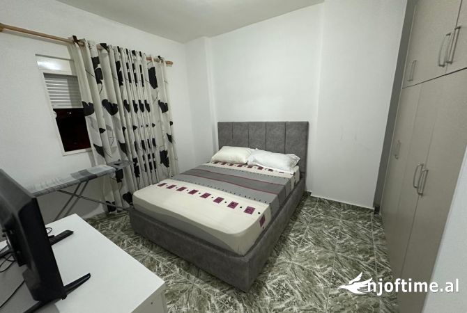 Shtepi me qera Apartament ne Tirane, 2+1, Mobilimi E mobiluar, Pagesa 500  Euro.