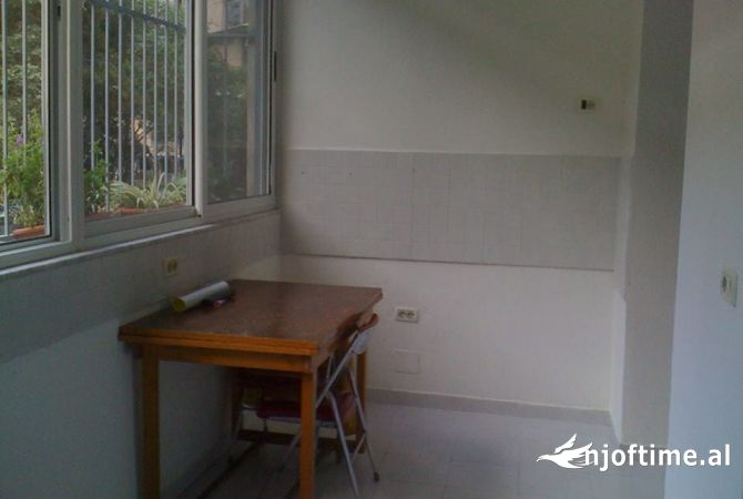 Shtepi me qera 2+1 ne Tirane - 1,500 Euro
