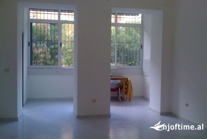 Shtepi me qera 2+1 ne Tirane - 1,500 Euro