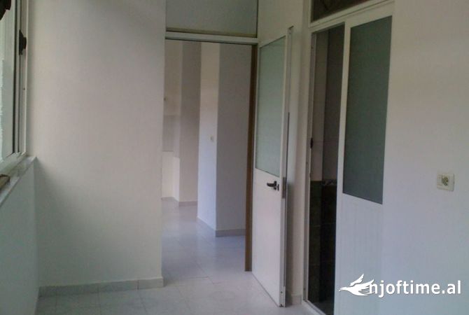 Shtepi me qera Apartament ne Tirane, 2+1, Mobilimi Bosh, pa mobiluar, Pagesa 1,500  Euro.