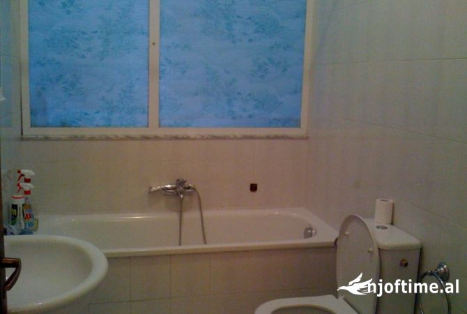 Shtepi me qera Apartament ne Tirane, 2+1, Mobilimi Bosh, pa mobiluar, Pagesa 1,500  Euro.