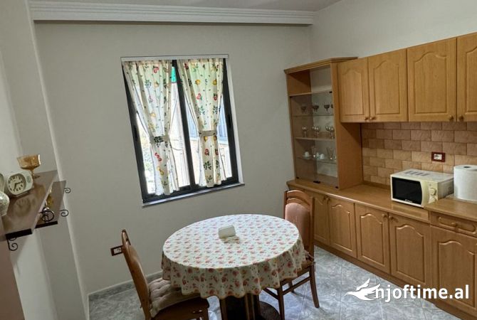 Shtepi me qera 3+1 ne Tirane - 800 Euro