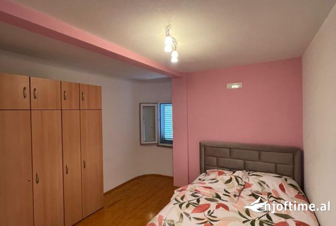 Shtepi me qera Apartament ne Tirane, 2+1, Mobilimi E mobiluar, Pagesa 400  Euro.