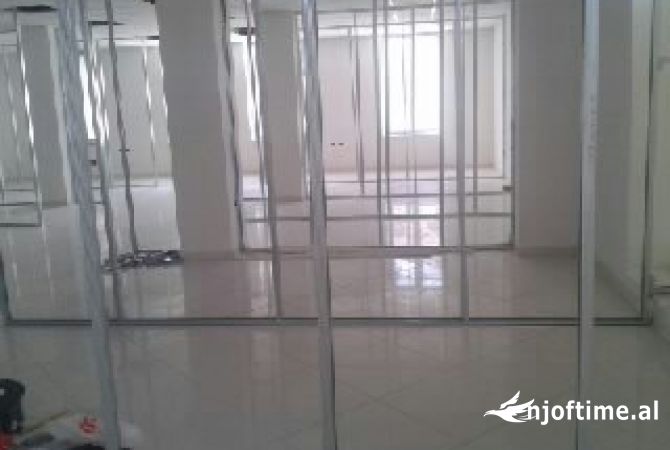 Ambient biznesi me qera 4+1 ne Tirane - 1,000 Euro