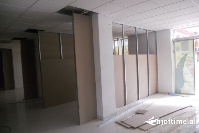 Ambient biznesi me qera 4+1 ne Tirane - 1,000 Euro