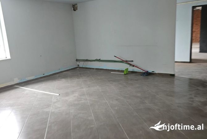 Jepet me qera ambient ne Kombinat 2500 EURO